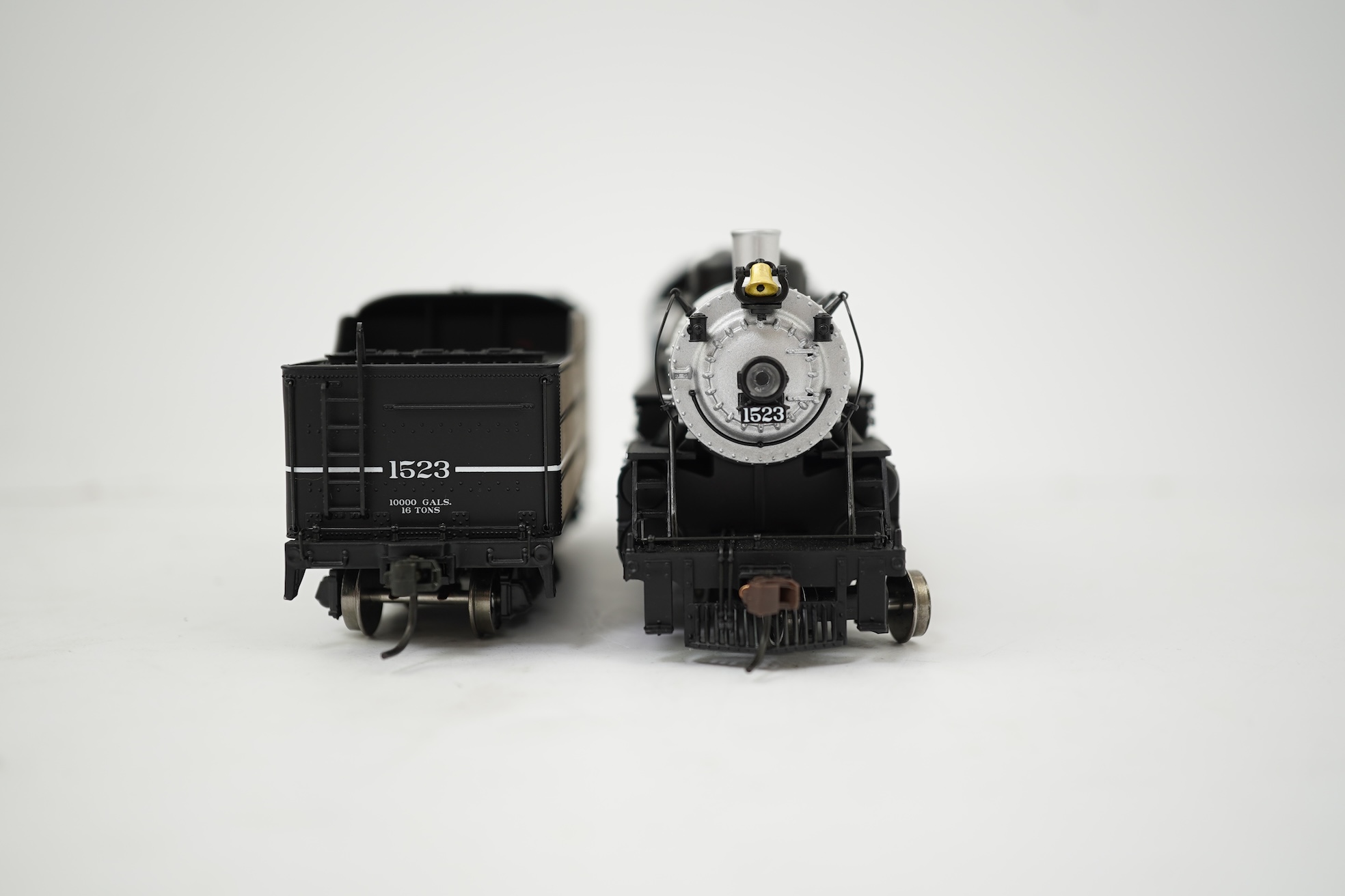 A boxed HO gauge Broadway Limited Paragon 2 Series (1056) model of Atlantic Coast Line, USRA Light Pacific, 1523, 4-6-2 locomotive with bogie tender, powered for two rail operation.